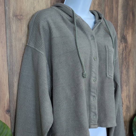 American Eagle Outfitters Tops - American Eagle Outfitters Olive Green Ribbed Crop Hoodie L        M666